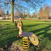 Bild vom Spielplatz anzeigen.