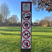 Bild vom Spielplatz anzeigen.