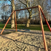 Bild vom Spielplatz anzeigen.