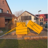 Bild vom Spielplatz anzeigen.