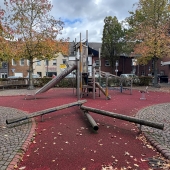 Bild vom Spielplatz anzeigen.