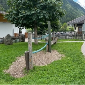 Bild vom Spielplatz anzeigen.