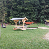 Bild vom Spielplatz anzeigen.