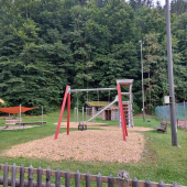 Bild vom Spielplatz anzeigen.