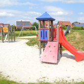 Bild vom Spielplatz anzeigen.