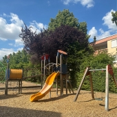 Bild vom Spielplatz anzeigen.