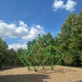 Bild vom Spielplatz anzeigen.