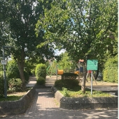 Bild vom Spielplatz anzeigen.