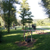 Bild vom Spielplatz anzeigen.