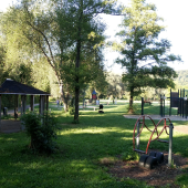 Bild vom Spielplatz anzeigen.