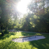 Bild vom Spielplatz anzeigen.