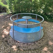 Bild vom Spielplatz anzeigen.