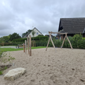 Bild vom Spielplatz anzeigen.