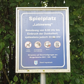 Bild vom Spielplatz anzeigen.