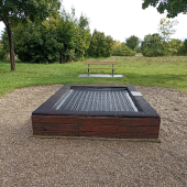 Bild vom Spielplatz anzeigen.