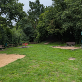 Bild vom Spielplatz anzeigen.