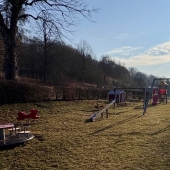 Bild vom Spielplatz anzeigen.
