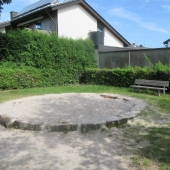 Bild vom Spielplatz anzeigen.