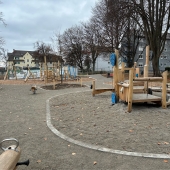 Bild vom Spielplatz anzeigen.