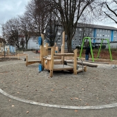 Bild vom Spielplatz anzeigen.