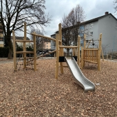 Bild vom Spielplatz anzeigen.