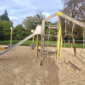 Bild vom Spielplatz anzeigen.