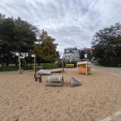 Bild vom Spielplatz anzeigen.