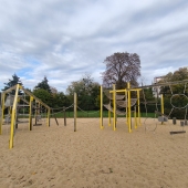 Bild vom Spielplatz anzeigen.