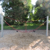 Bild vom Spielplatz anzeigen.