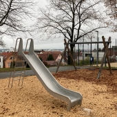 Bild vom Spielplatz anzeigen.