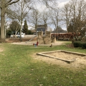 Bild vom Spielplatz anzeigen.