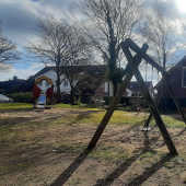 Bild vom Spielplatz anzeigen.