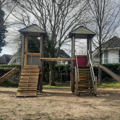Bild vom Spielplatz anzeigen.