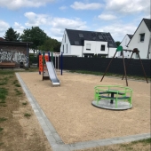 Bild vom Spielplatz anzeigen.