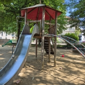 Bild vom Spielplatz anzeigen.