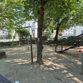 Bild vom Spielplatz anzeigen.