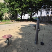 Bild vom Spielplatz anzeigen.