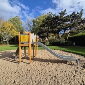 Bild vom Spielplatz anzeigen.