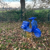 Bild vom Spielplatz anzeigen.