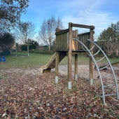 Bild vom Spielplatz anzeigen.