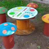 Bild vom Spielplatz anzeigen.