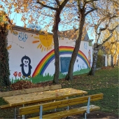 Bild vom Spielplatz anzeigen.