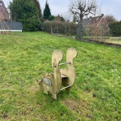 Bild vom Spielplatz anzeigen.