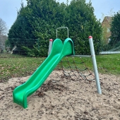 Bild vom Spielplatz anzeigen.
