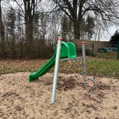 Bild vom Spielplatz anzeigen.