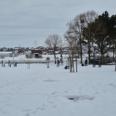 Bild vom Spielplatz anzeigen.