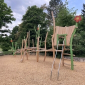 Bild vom Spielplatz anzeigen.