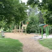 Bild vom Spielplatz anzeigen.