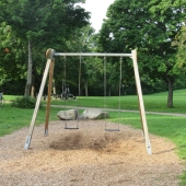 Bild vom Spielplatz anzeigen.