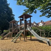 Bild vom Spielplatz anzeigen.